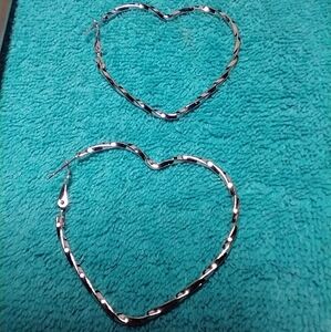 Silvertone twisted wire heart hoop wire pierced large earrings